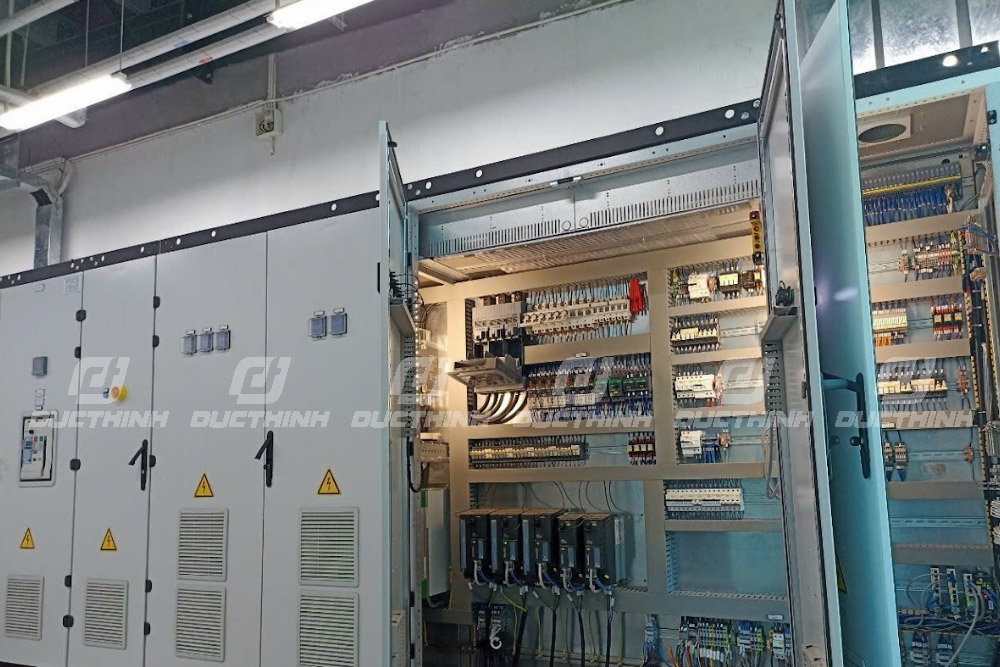 NHÀ MÁY VẬT LIỆU POLYMER CÔNG NGHỆ CAO